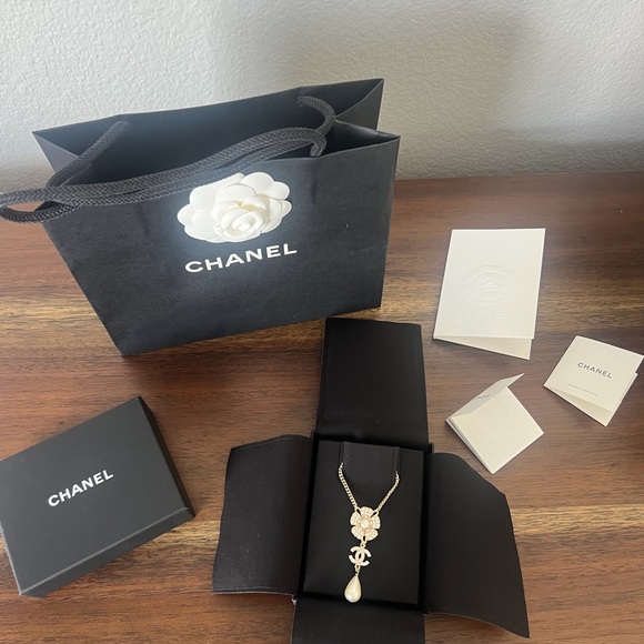 Collector’s Must-Have Rare Long Necklace 23S Camellia CC Pearl Adjustable chain - Picture 3 of 12